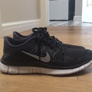 Black Nike Free Runs 5.0